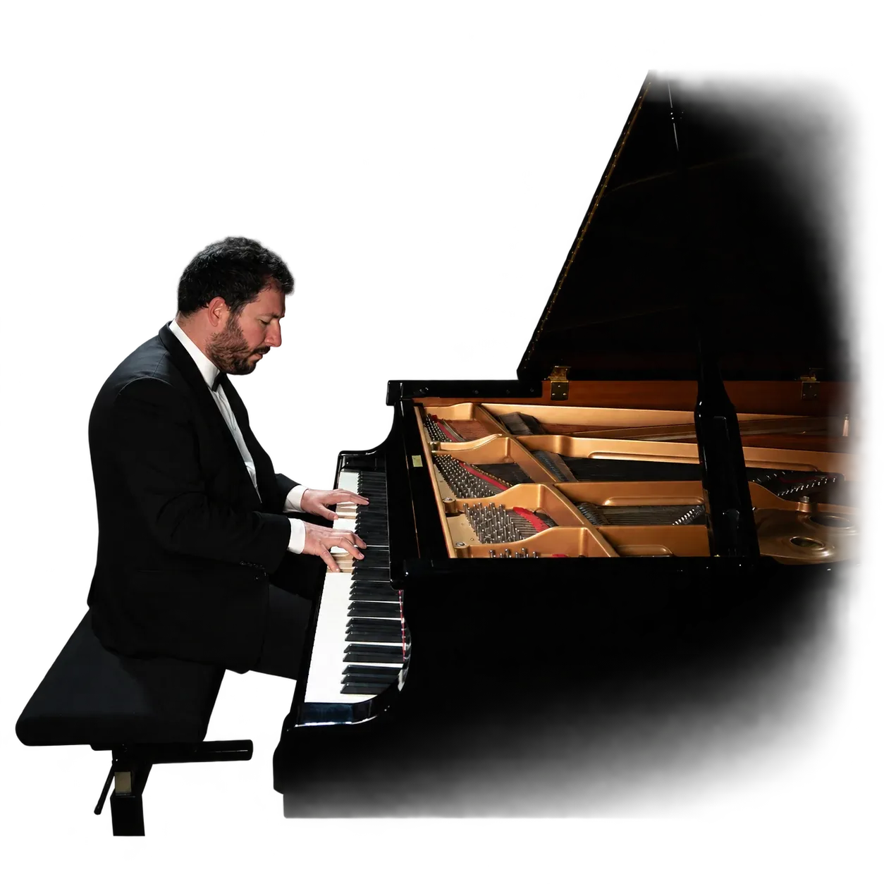 Benjamin Dupré joue au piano à queue, les yeux baissés sur le clavier