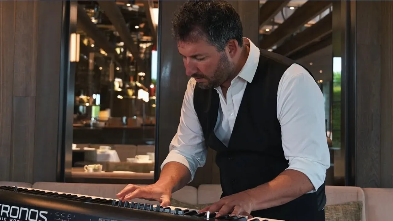 Vidéo « Blinding lights - A Song for You »